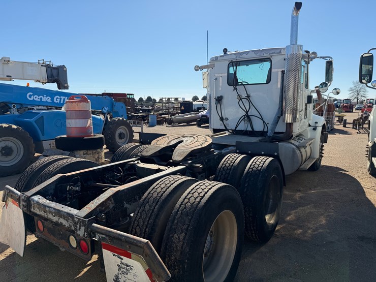 2001-international-9400-image-4