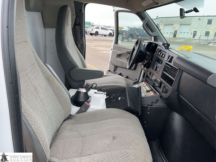 2017-chevrolet-express-g3500-image-30