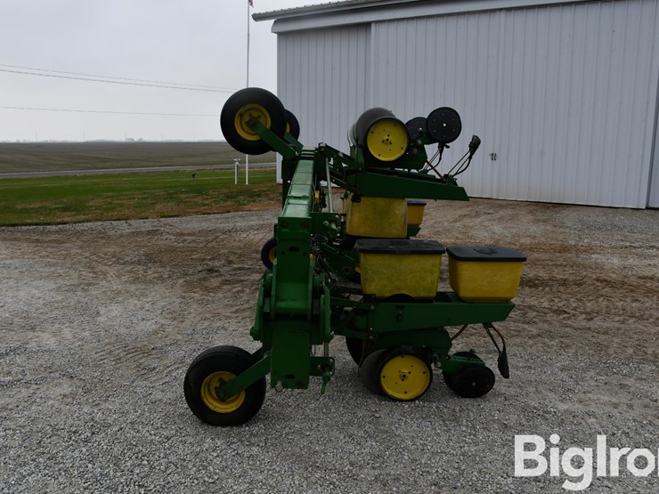 john-deere-male-row-4-0/4-1-planter-image-8