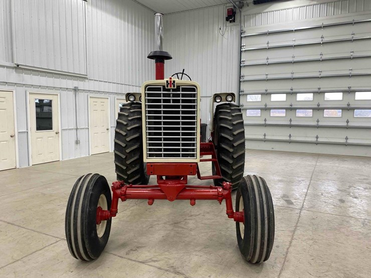farmall-1206-open-station-restored-image-2