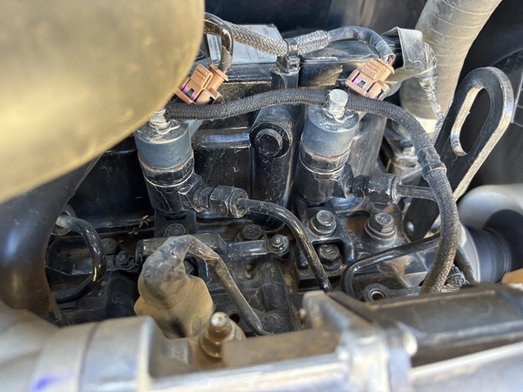 2022-takeuchi-tb240-image-60