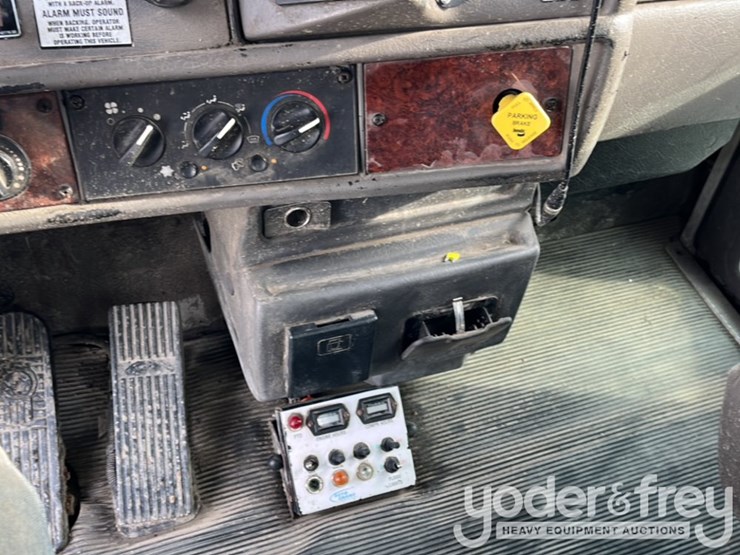 2007-kenworth-t300-image-16