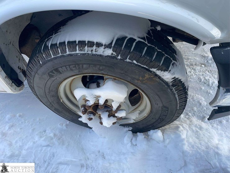 2018-chevrolet-express-dual-rear-wheel-cab-&-chassis-image-40