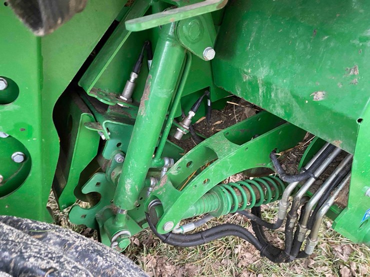 mchale-750-v6-round-baler,-image-15