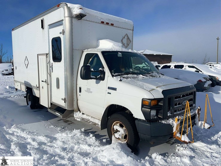 2014-ford-e-series-s/a-cube-van-image-5