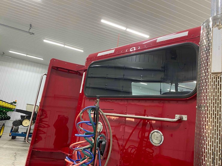 2014-peterbilt-365-image-23