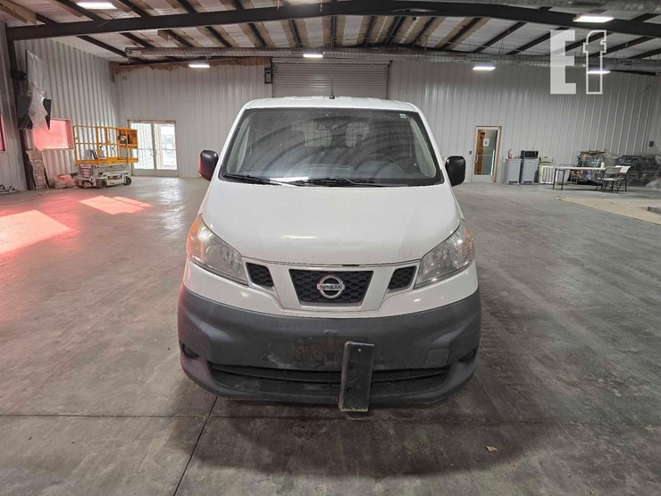 2014-nissan-nv200-image-7