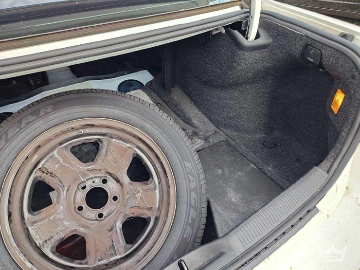 2017-dodge-charger-sedan-image-13