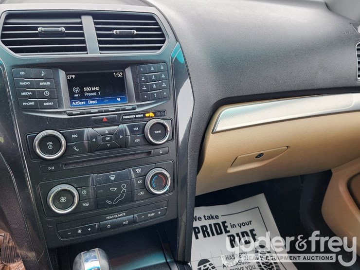 2016-ford-explorer-image-19