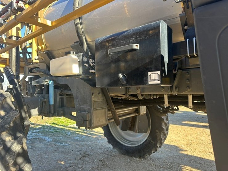 #4295-•-**rogator-900c-4x4-self-propelled-sprayer-agca0900lnnnl1061-image-25