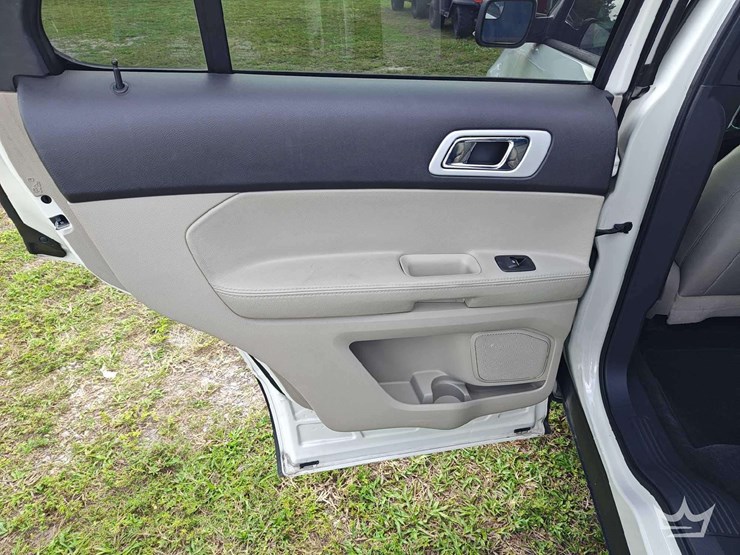 2012-ford-explorer-image-36