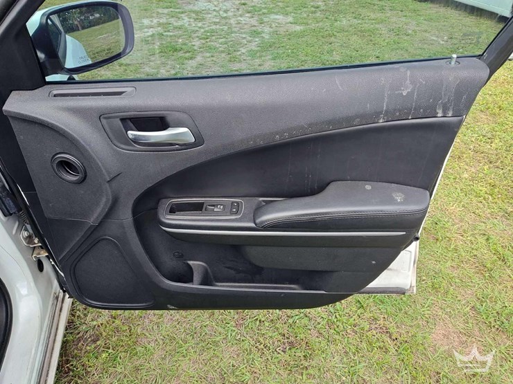 2017-dodge-charger-sedan-image-7