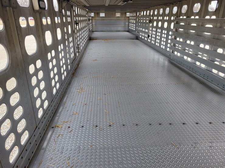 2005-wilson-livestock-trailer-image-22