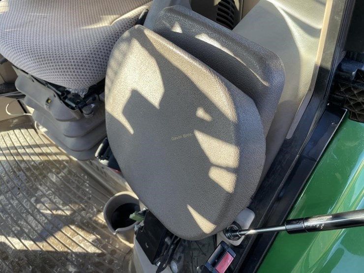 2015-john-deere-6150m-image-16