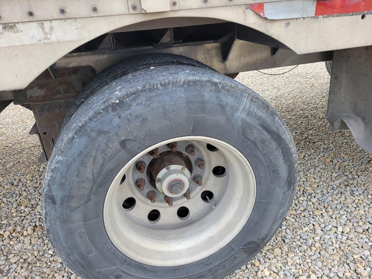 2005-wilson-livestock-trailer-image-4