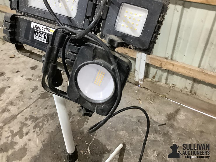 smart-electrician-work-light-image-9