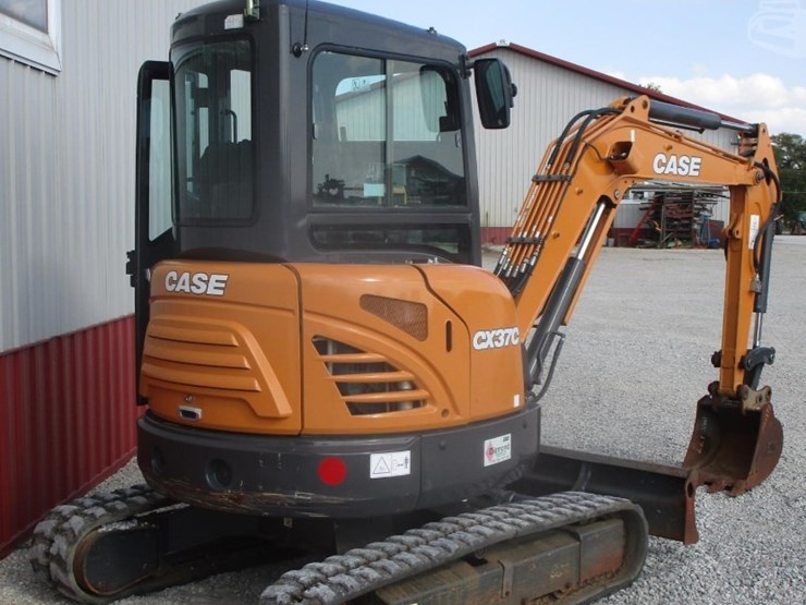 2019-case-cx37c-image-4