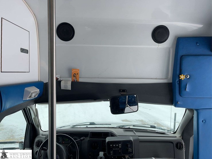 2009-ford-e-series-s/a-24-passenger-bus-image-34