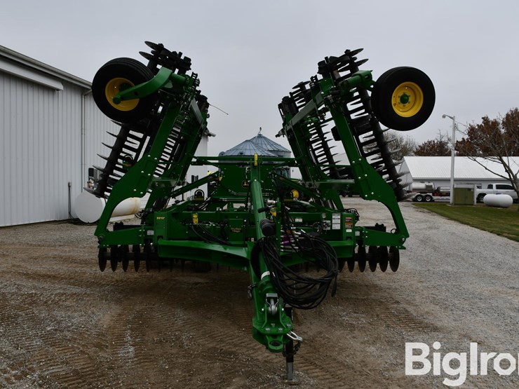 2020-john-deere-2660vt-image-2