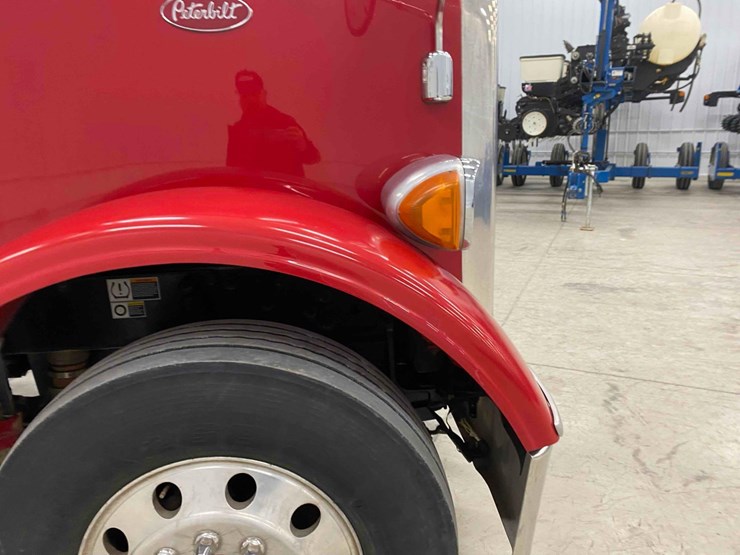 2014-peterbilt-365-image-11