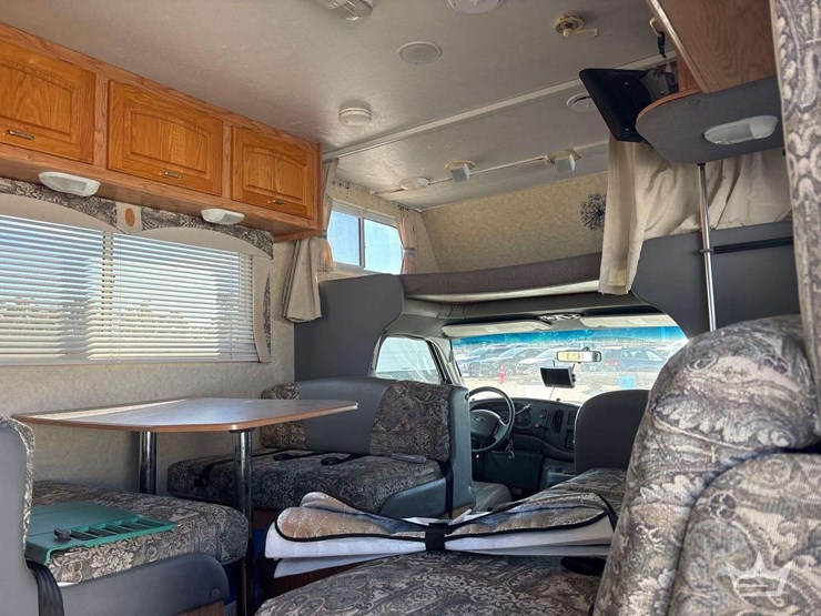 2004-ford-e450-image-40