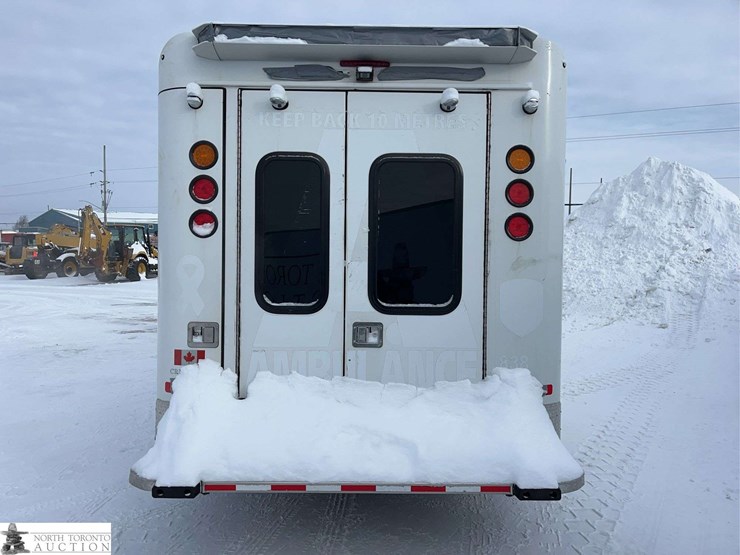 2016-chevrolet-express-g3500-image-6