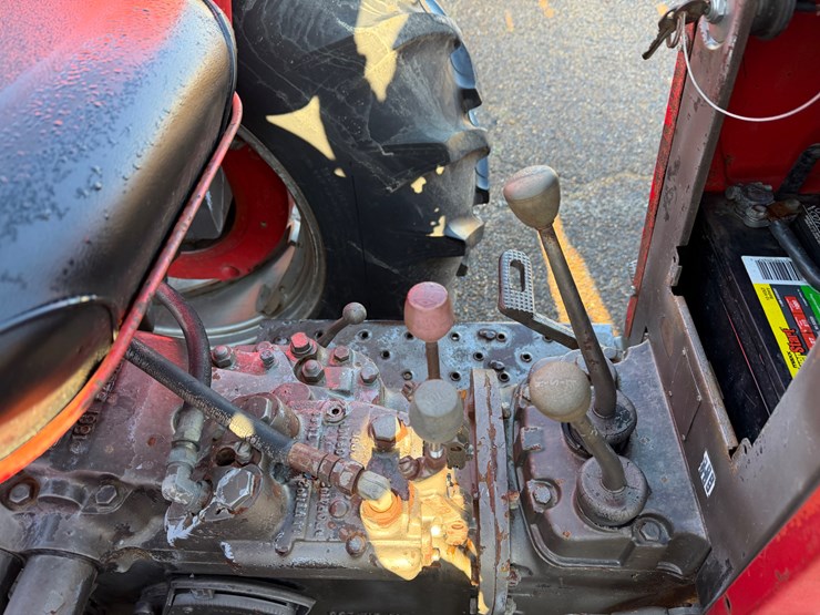 massey-ferguson-175-image-9