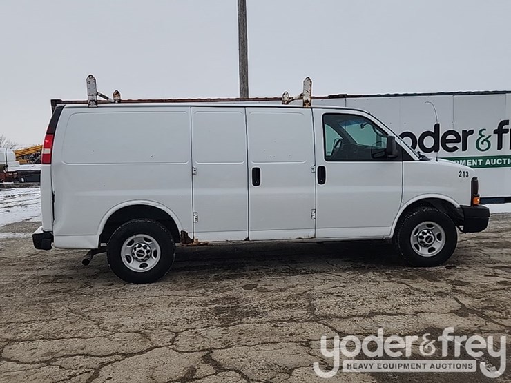 2011-gmc-savana-g2500-image-7