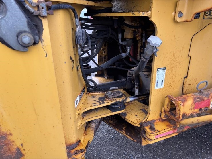 2005-deere-624j-image-24