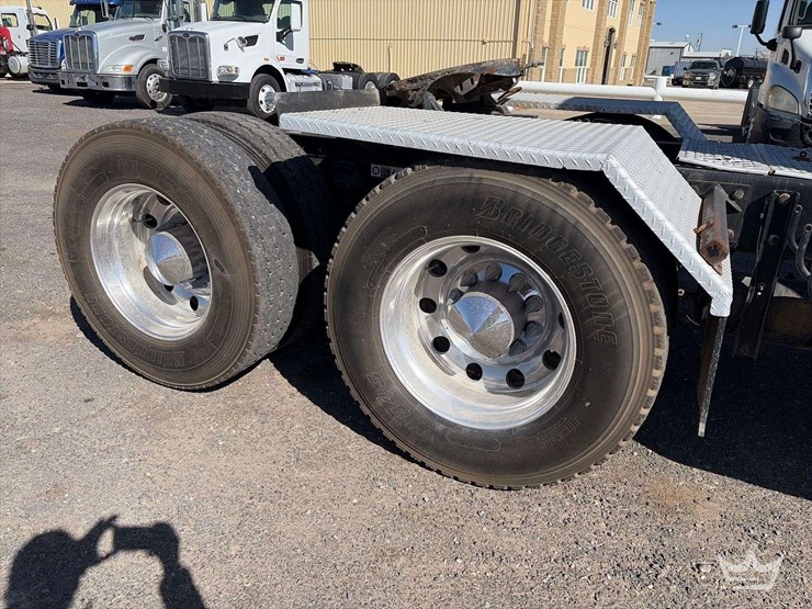 2012-kenworth-t800-image-32