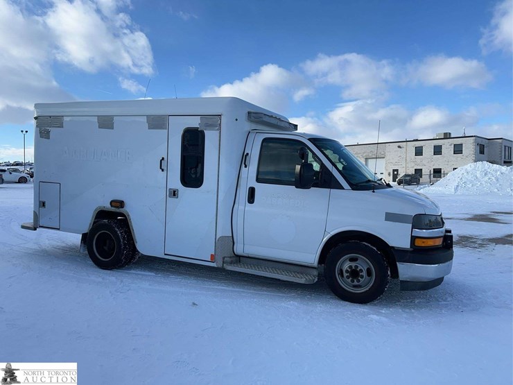 2016-chevrolet-express-s/a-ambulance-image-8