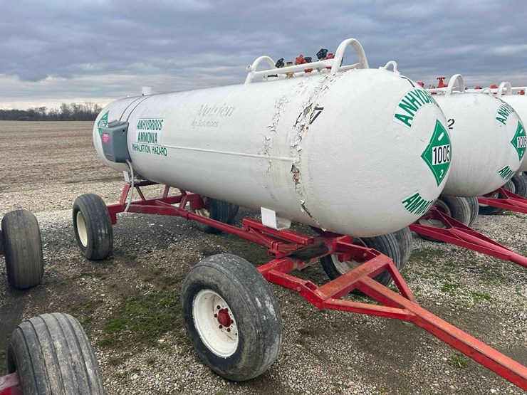 1000-gal.-nh3-tank-on-gear-#7-image-1