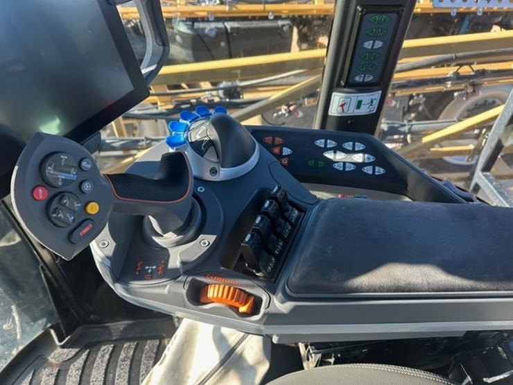 #4295-•-**rogator-900c-4x4-self-propelled-sprayer-agca0900lnnnl1061-image-20