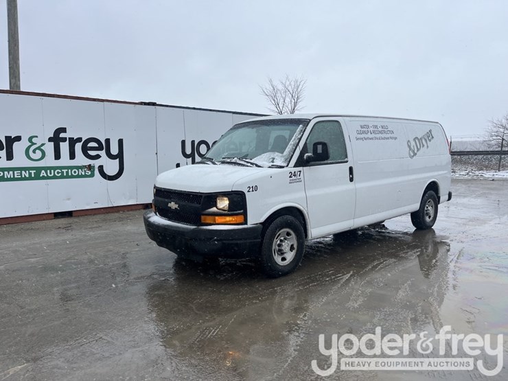 2009-chevrolet-express-3500-image-2
