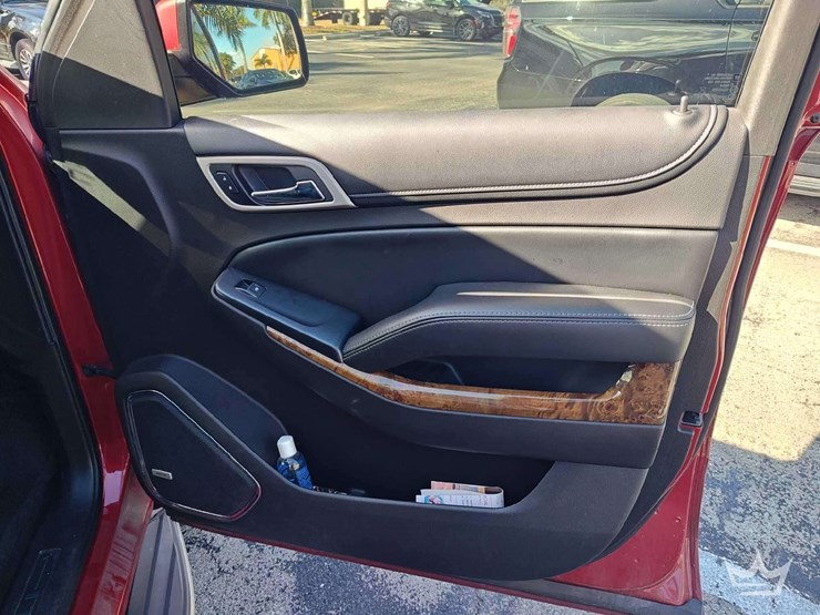 2015-gmc-yukon-denali-image-35