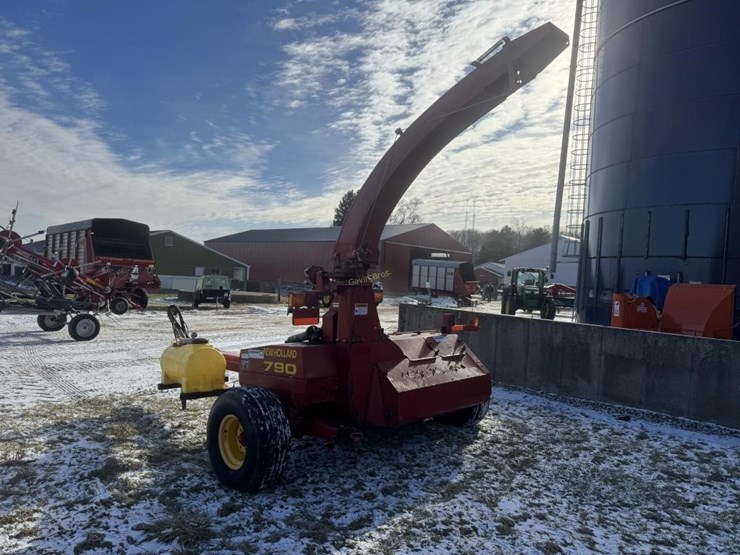 new-holland-790-image-5