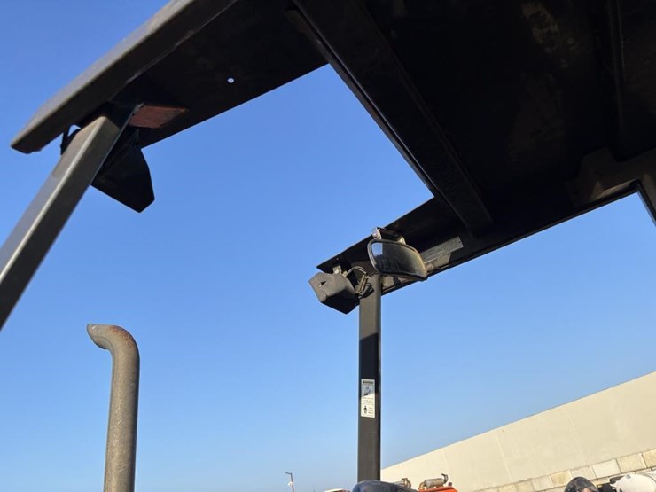 2011-case-570m-xt-image-43