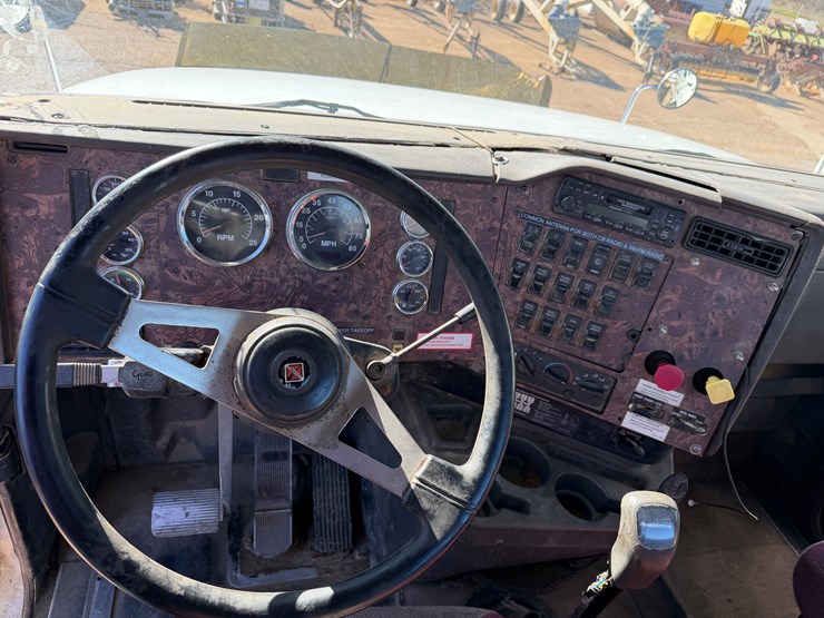 2001-international-9400-image-8