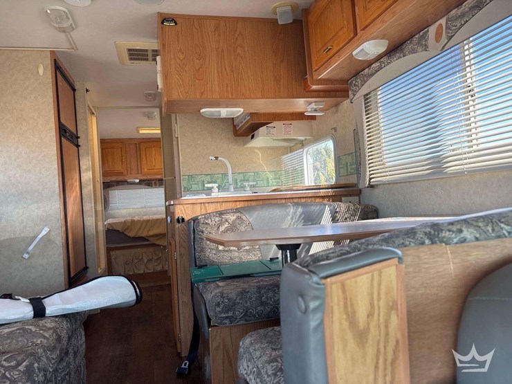 2004-ford-e450-image-18