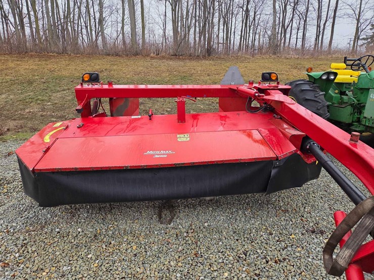 2020-new-holland-210-image-16