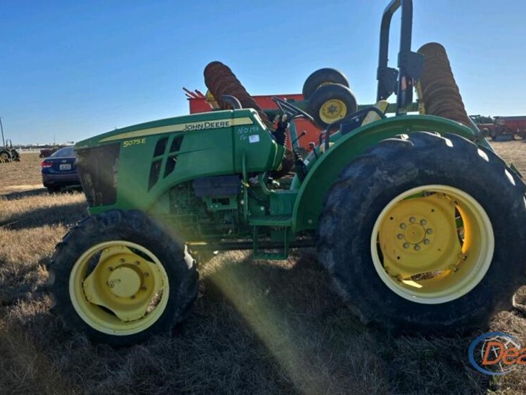 2016-john-deere-5075e-image-11