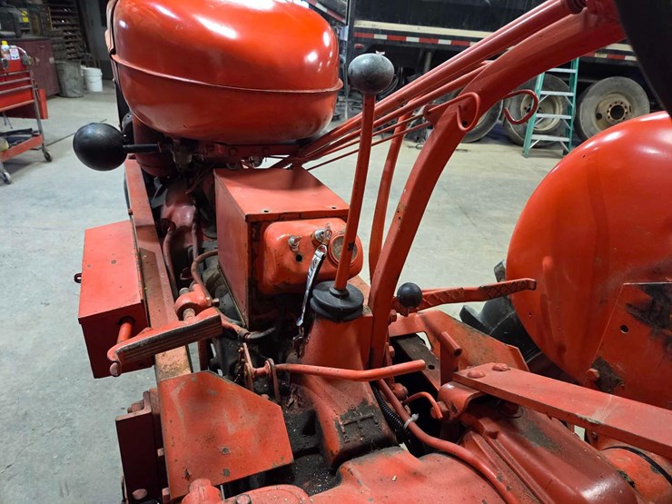 1952-allis-chalmers-wd-tractor-image-3