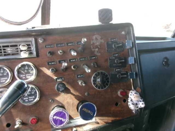 1988-peterbilt-379-image-2