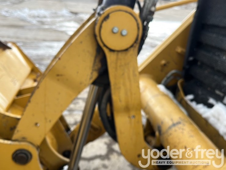 2011-caterpillar-420e-image-16