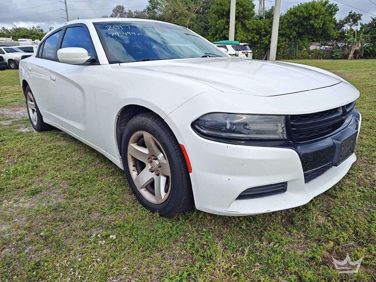 2017-dodge-charger-sedan-image-2