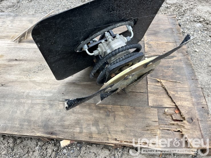 mini-hedge-trimmer-to-suit-mini-skidsteer-image-7