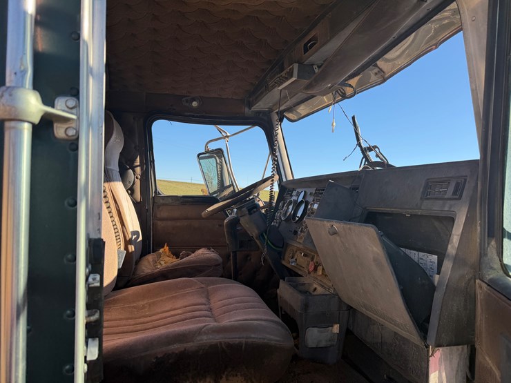#7799-•-kenworth-salvage-image-12