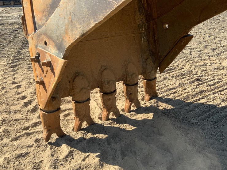 2008-komatsu-pc220-lc-image-11