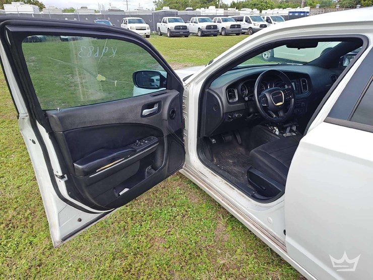 2017-dodge-charger-sedan-image-16