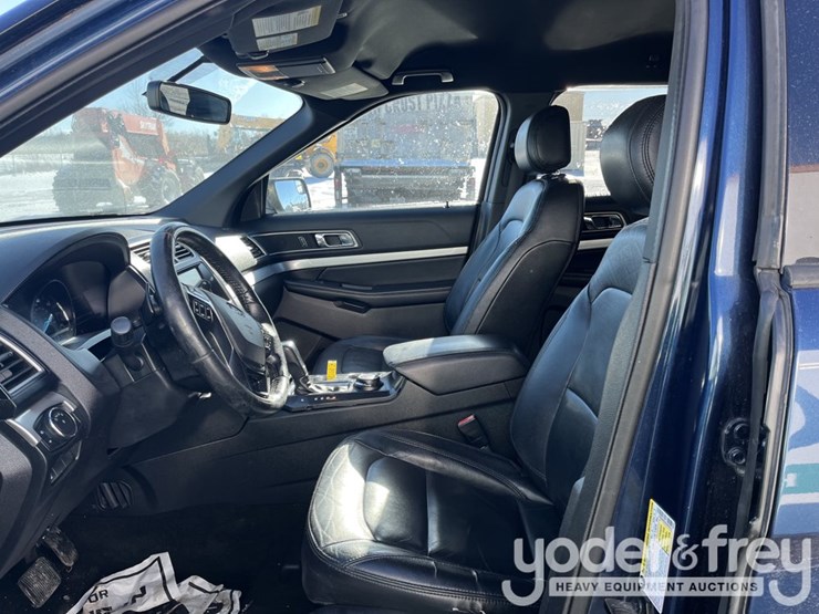 2016-ford-explorer-xlt-image-15